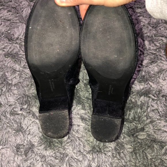 AMERICAN EAGLE OUTFITTERS VELVET BLACK BOOTIES - Picture 10 of 11